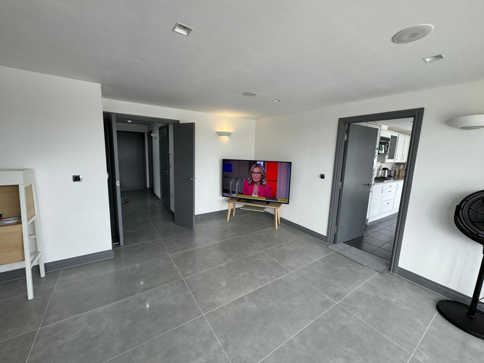 Long Letting - Luxurious 3 Bedroom Penthouse In City Centre - Parking Included! Chelmsford Bagian luar foto