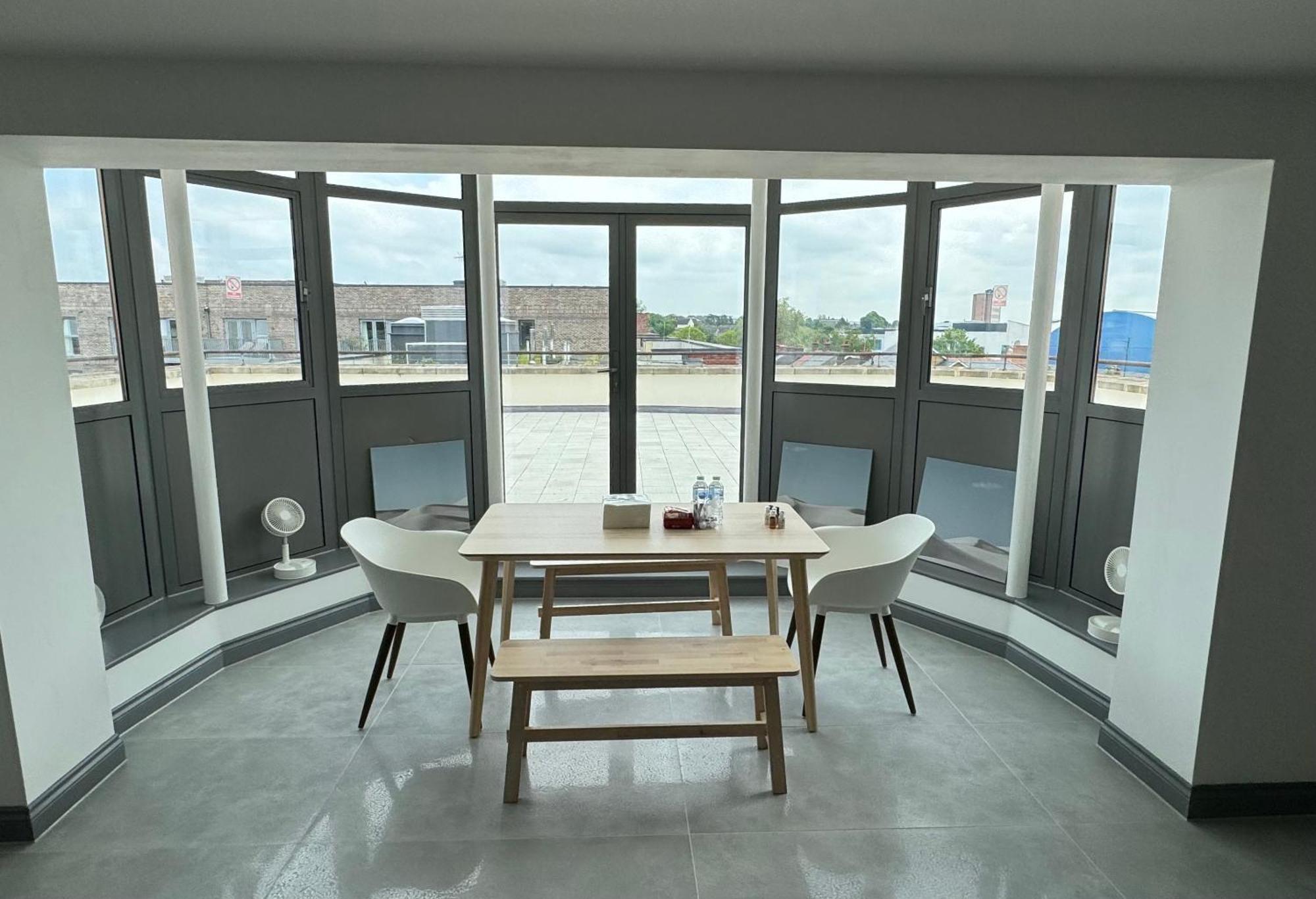 Long Letting - Luxurious 3 Bedroom Penthouse In City Centre - Parking Included! Chelmsford Bagian luar foto