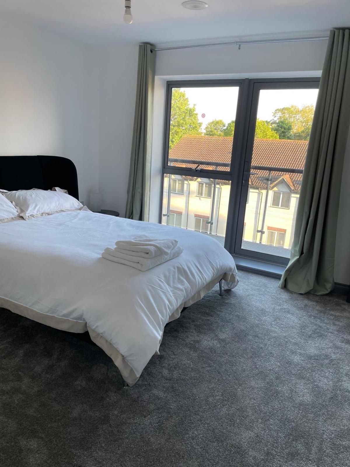 Long Letting - Luxurious 3 Bedroom Penthouse In City Centre - Parking Included! Chelmsford Bagian luar foto